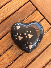 Charger l'image dans la galerie, urne funeraire noire coeur pour chat
