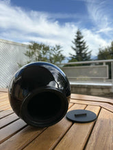Charger l&#39;image dans la galerie, urne funeraire sphere chat ouverte
