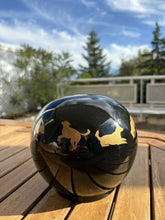 Charger l&#39;image dans la galerie, urne funeraire sphere chien
