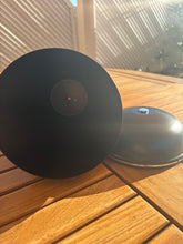 Charger l'image dans la galerie, urne pour homme ou femme en metal
