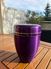 Charger l'image dans la galerie, urne violette pour homme ou femme
