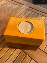 Charger l'image dans la galerie, urne humain flower bois vue du dessus
