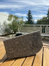 Charger l&#39;image dans la galerie, urne cineraire lanterne vue du dessous
