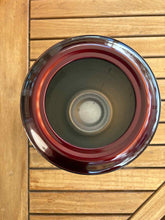 Charger l&#39;image dans la galerie, urne mandalay bordeaux vue du dessus
