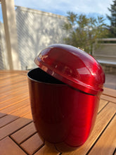 Charger l'image dans la galerie, urne metal rouge pour homme ou femme
