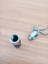 Charger l'image dans la galerie, Urne Pendentif Cylindre Noir - photo 2
