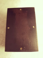 Charger l'image dans la galerie, urne blacky vue du dessous
